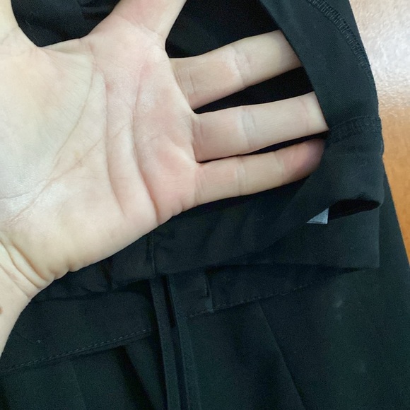 No side pockets - Picture 3 of 3